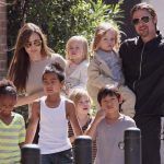 Brad Pitt med sin kone og børn