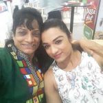 Bhumika Sharma med sin mor