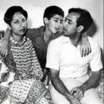   Rakesh Sharma vaimonsa Madhun ja poikansa Kapilin kanssa