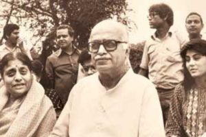 Kamla Advani με τον σύζυγό της, L.K. Ο Advani κατά τη διάρκεια των εκστρατειών του για εκλογή