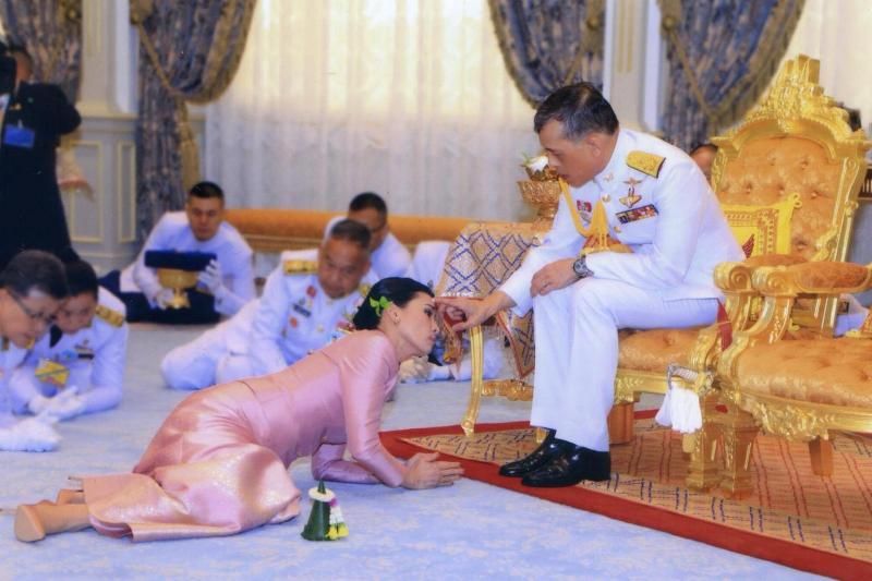 Сватбената церемония на Ваджиралонгкорн и Сутида