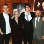 Hugh Hefner sa sinovima (slijeva udesno) - Marstonom i Cooperom i Davidom