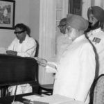 М. Карунанидхи полага клетва като главен министър на Тамил Наду през 1969 г.