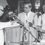 এম করুণানিধি 1996 সালে তামিলনাড়ুর মুখ্যমন্ত্রী হিসাবে শপথ নিচ্ছেন