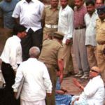 M करुणानिधि ने चेन्नई की सेंट्रल जेल के बाहर