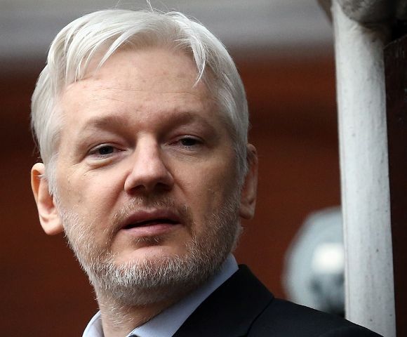 Julian Assange Výška, váha, věk, záležitosti, manželka, životopis a další