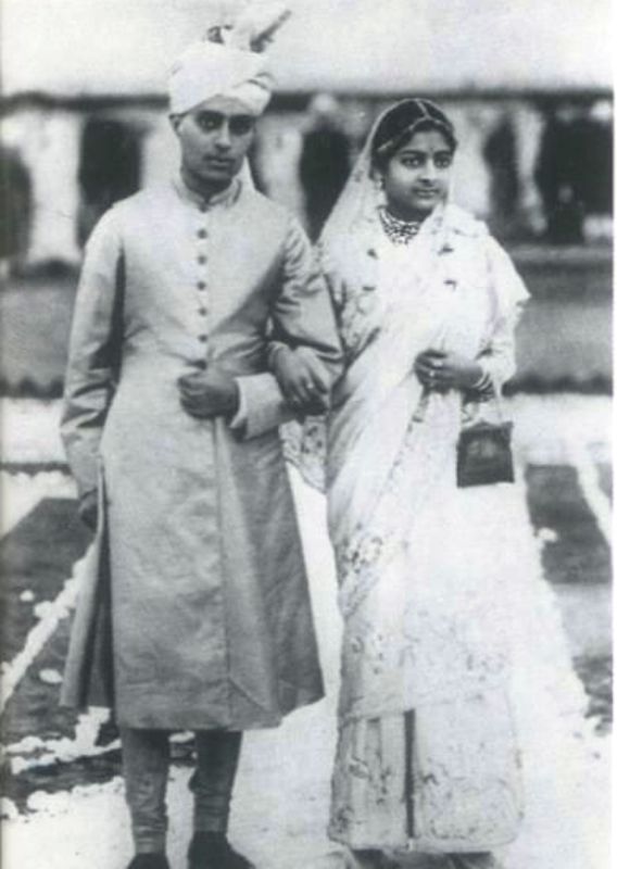 Jawaharlal Nehru vaimonsa Kamala Nehrun kanssa