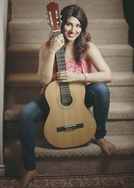 Τραγουδίστρια Shashaa Tirupati