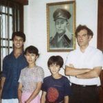 أونغ سان سو كي مع زوجها وأولاده
