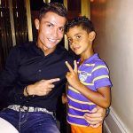 Cristiano Ronaldo bersama anaknya Cristiano Ronaldo JR.