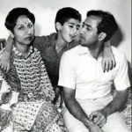 Rakesh Sharma com sua esposa Madhu e filho Kapil