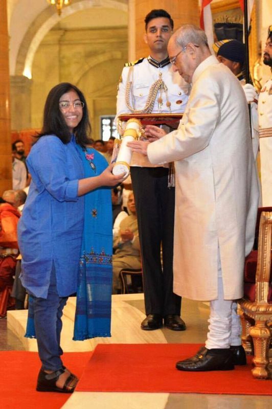 Sunitha Krishnan που λαμβάνει το βραβείο Padma Shri