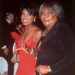 Oprah Winfrey mit ihrer Mutter Vernita Lee