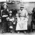 Dalai Lama mit seiner Familie
