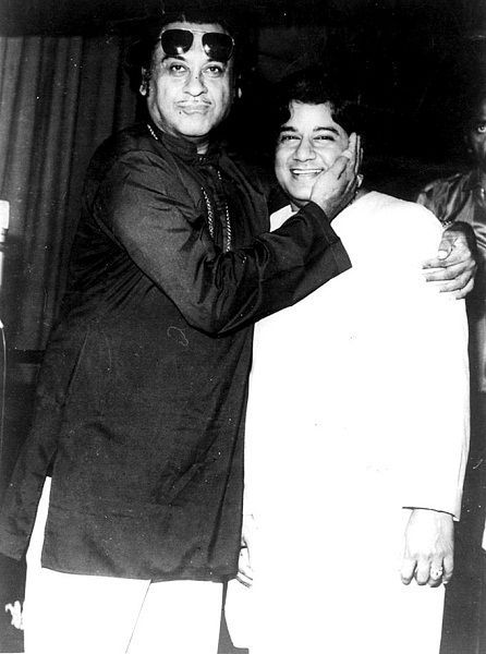 Anup Jalota kasama si Kishore Kumar