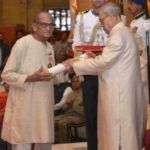 রাম ভি সুতার 2016 সালে পদ্মভূষণ গ্রহণ করছেন