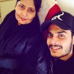 Gurnazar Chattha cu mama sa