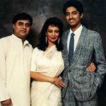 जगजीत सिंह अपनी पत्नी और बेटे के साथ