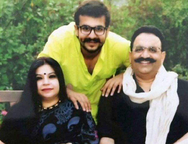 Mukhtar Ansari med sin kone Afsa Ansari og sønn Abbas