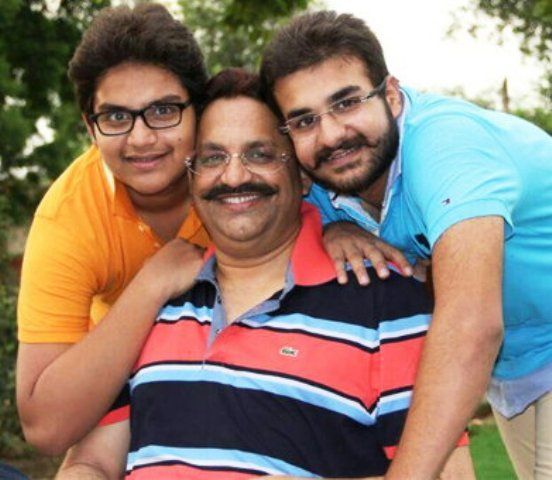 Mukhtar Ansari med sine sønner