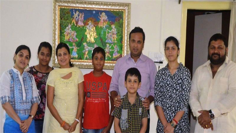 Lav Agarwal perheensä kanssa