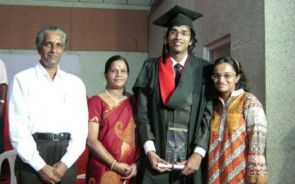 Шрирам Венкитараман със семейството си