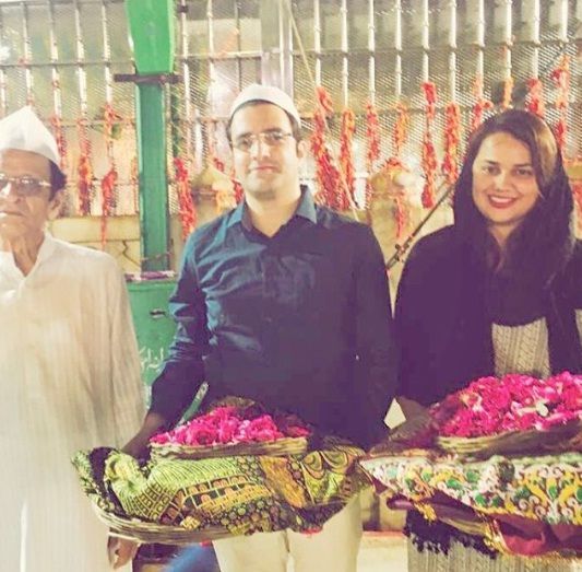 Tina Dabi in Athar Aamir Khan pri Ajmer Dargah