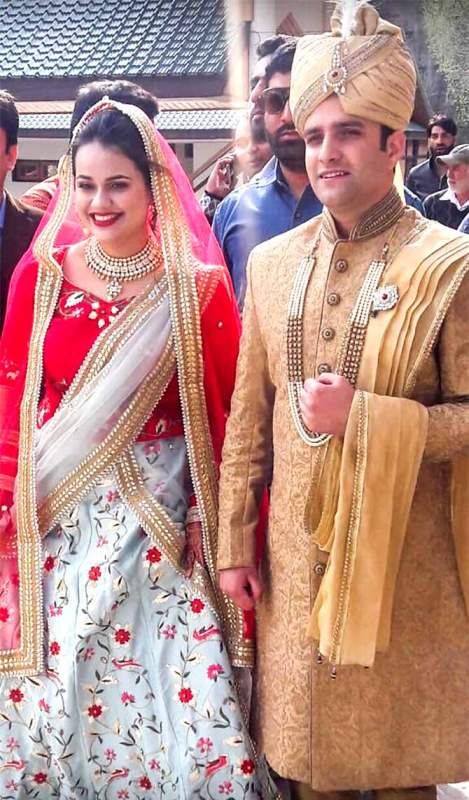 Poročni obred Tine Dabi in Athar Aamir Khan v Kašmirju