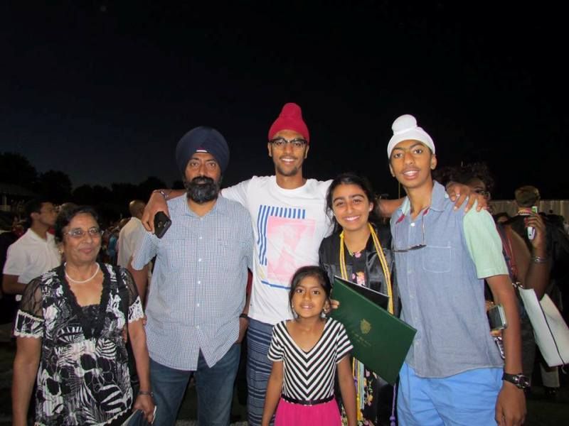 Một bức ảnh gia đình của Anmol Narang được chụp vào năm 2015