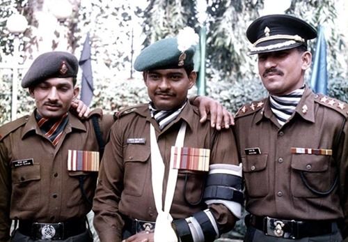 Subedar Sanjay Kumar with Subedar Major Yogendra Singh Yadav (middle) and Col. Balwan Singh (right)