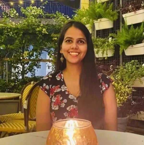 ඉෂිතා කිෂෝර් උත්සවයක් අතරතුර