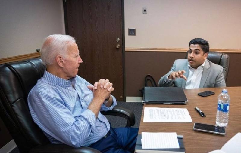 Vedant Patel podczas spotkania z prezydentem USA Joe Bidenem