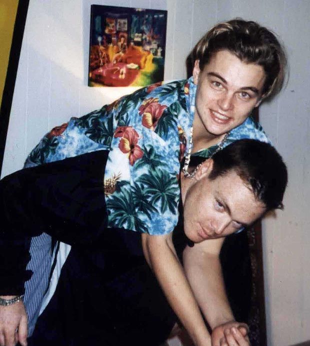 Leonardo Dicaprio, üvey kardeşi Adam Farrar ile birlikte