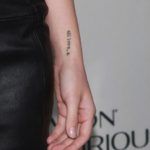 Olivia Wilde tatuiruotė ant kairės rankos