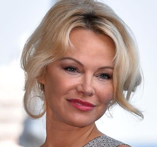 Pamela Anderson อายุแฟนสามีครอบครัวชีวประวัติและอื่น ๆ