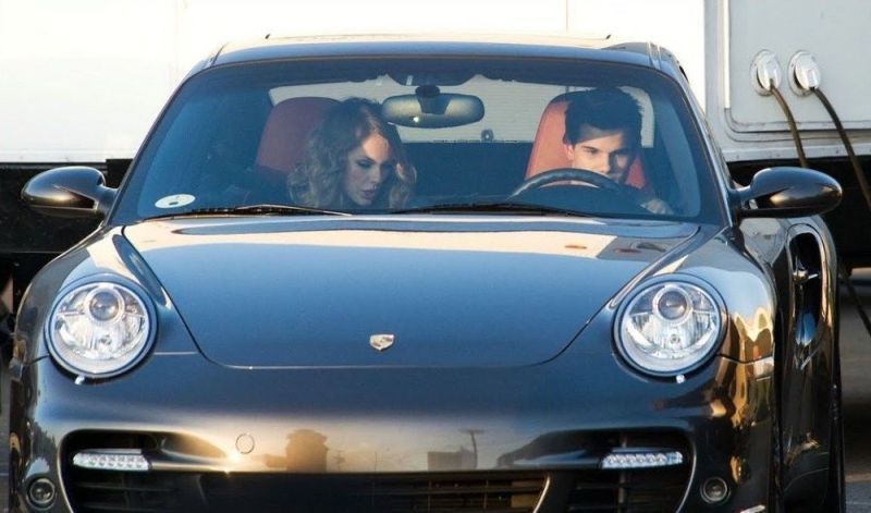 Taylor Swift Uddannelse i sin Porsche 911