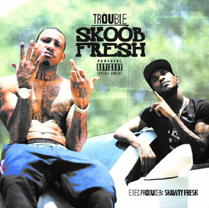   Rapper Trouble musiikkivideon julisteessa'Skoob Fresh