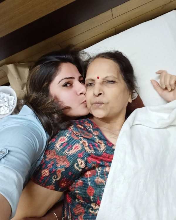 Sakshi Joshi s majkom