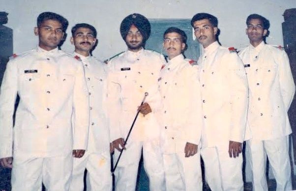 Gaurav Arya durante seus dias de treinamento militar em 1993