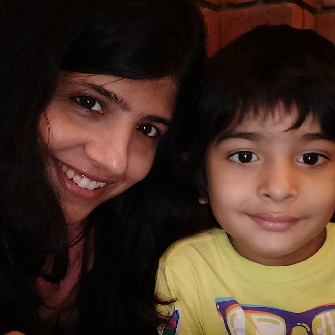 Swati Khandelwal mit ihrem Sohn