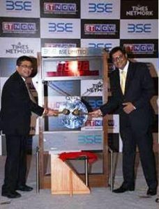 Arnab Goswami läutet die Eröffnungsglocke bei BSE