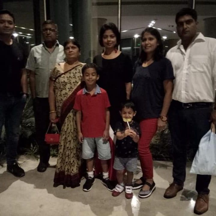 Sarika Singh mit ihrer Familie