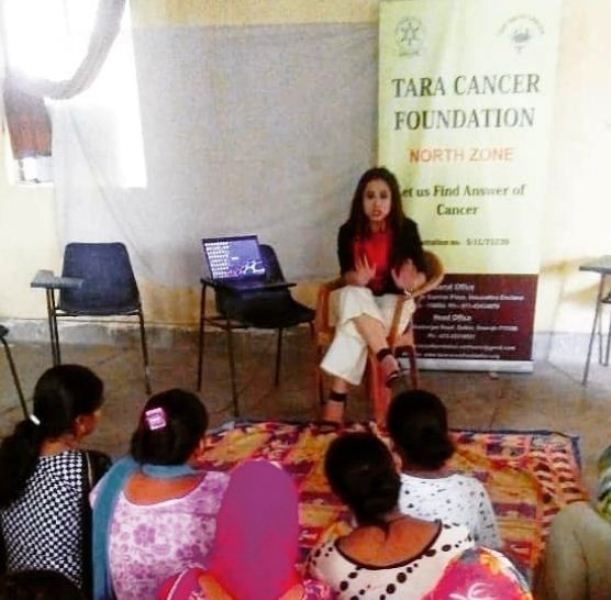 Sweta Tripathi em um evento de ONG