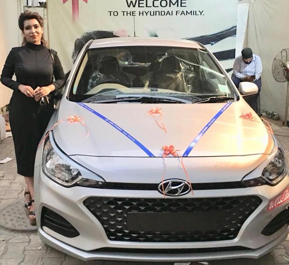 Shaziya Nisar avec sa voiture