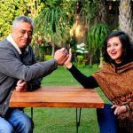 Rajdeep med sin kone Sagarika Ghose