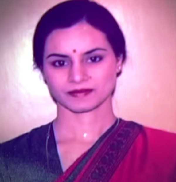 Сарла Махешвари (DD Anchor) Възраст, съпруг, семейство, биография и други