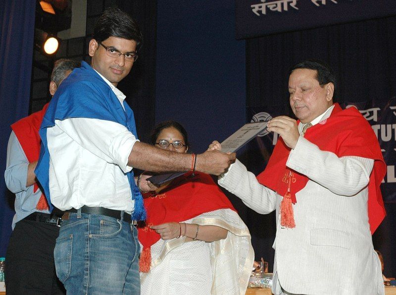 Saurabh Dwivedi erhält das Postgraduierten-Diplom in Journalismus bei der 40. Einberufung für PG-Diplomprogramme des indischen Instituts für Massenkommunikation (IIMC) in Neu-Delhi