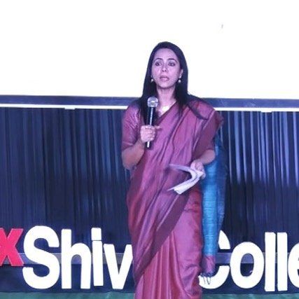 Sweta Tripathi (presentadora de noticias) Edad, novio, esposo, familia, biografía y más