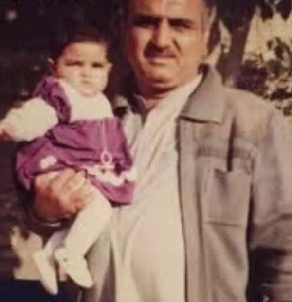 מאיה עלי הקטנה עם אביה