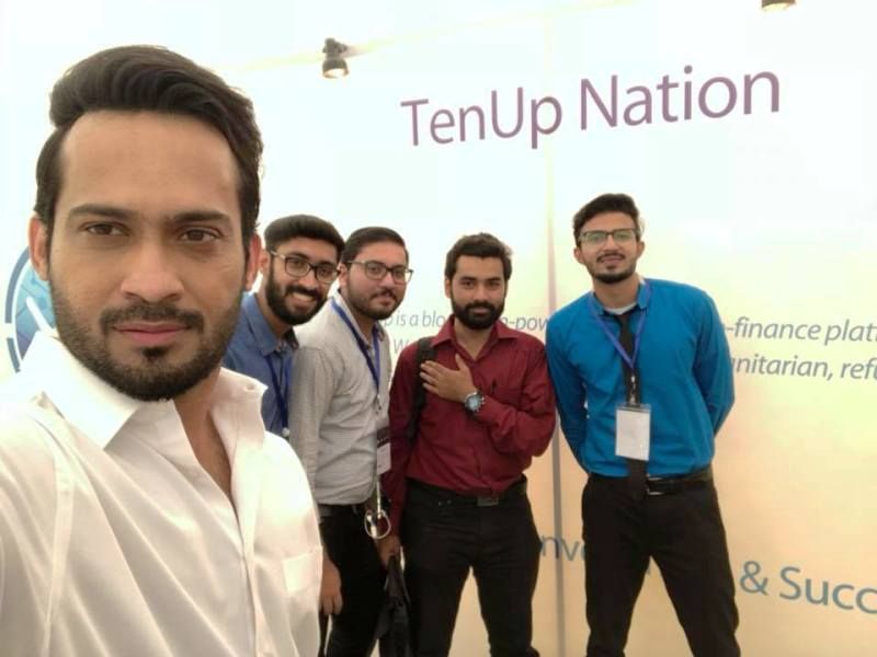 Waqar Zaka mit seinem TenUp Nation Team